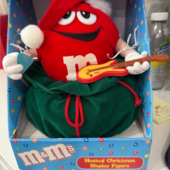 M & M’s Musical Christmas Display Santa Figure playing guitar NWT in Box - Picture 5 of 11